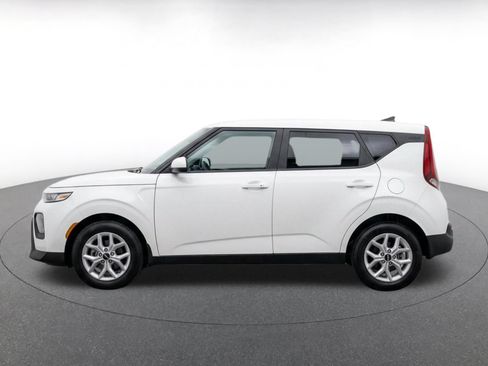 Used 2025 Kia Soul LX w/ LX Technology Package FWD image 4