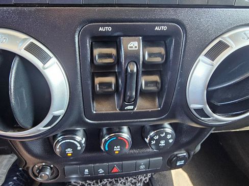 Used 2015 Jeep Wrangler Unlimited Sahara AWD/4WD image 40