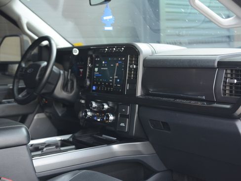 Used 2023 Ford F250 Lariat w/ Lariat Ultimate Package AWD/4WD image 32