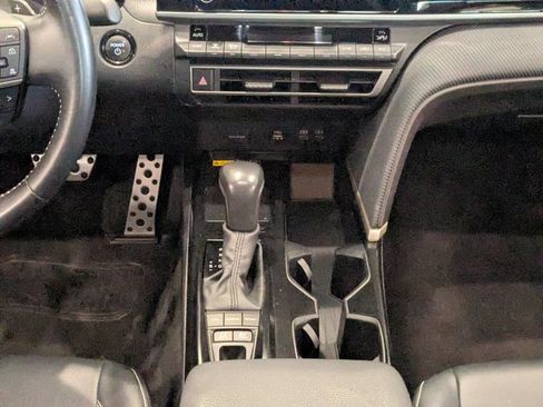 Used 2025 Toyota Camry SE FWD image 19