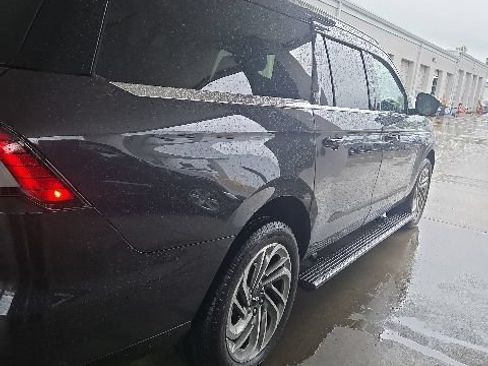 Used 2025 Lincoln Navigator L Reserve AWD/4WD image 7