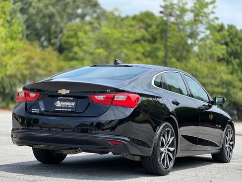 Used 2017 Chevrolet Malibu LT w/ Leather Package FWD image 5