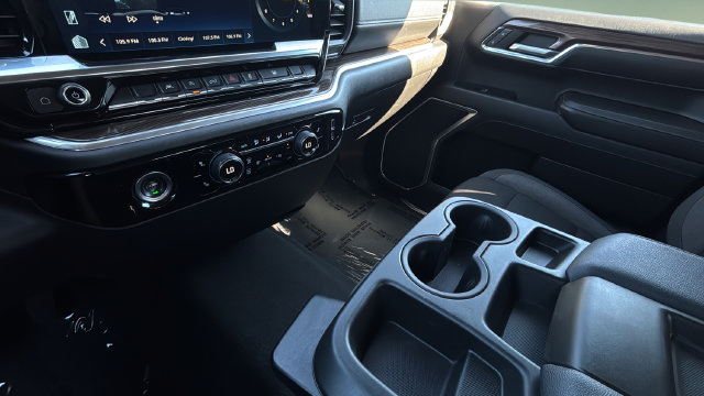 Used 2024 Chevrolet Silverado 1500 LT AWD/4WD image 14
