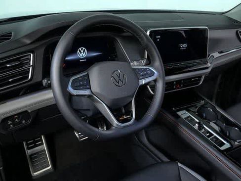 New 2026 Volkswagen Atlas Peak Edition image 4