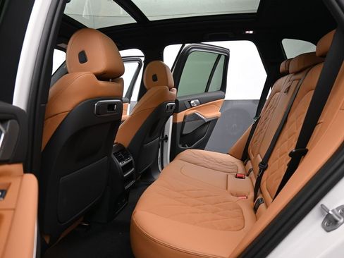 New 2026 BMW X5 xDrive50e image 15