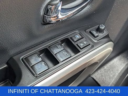 Used 2018 Nissan Titan SL AWD/4WD image 28