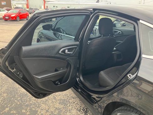 Used 2015 Chrysler 200 Limited w/ Convenience Group FWD image 11