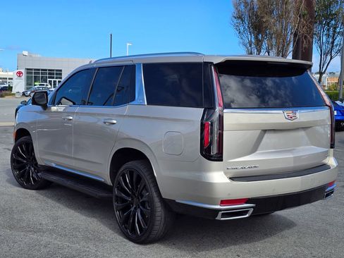 Used 2023 Cadillac Escalade Premium Luxury image 3