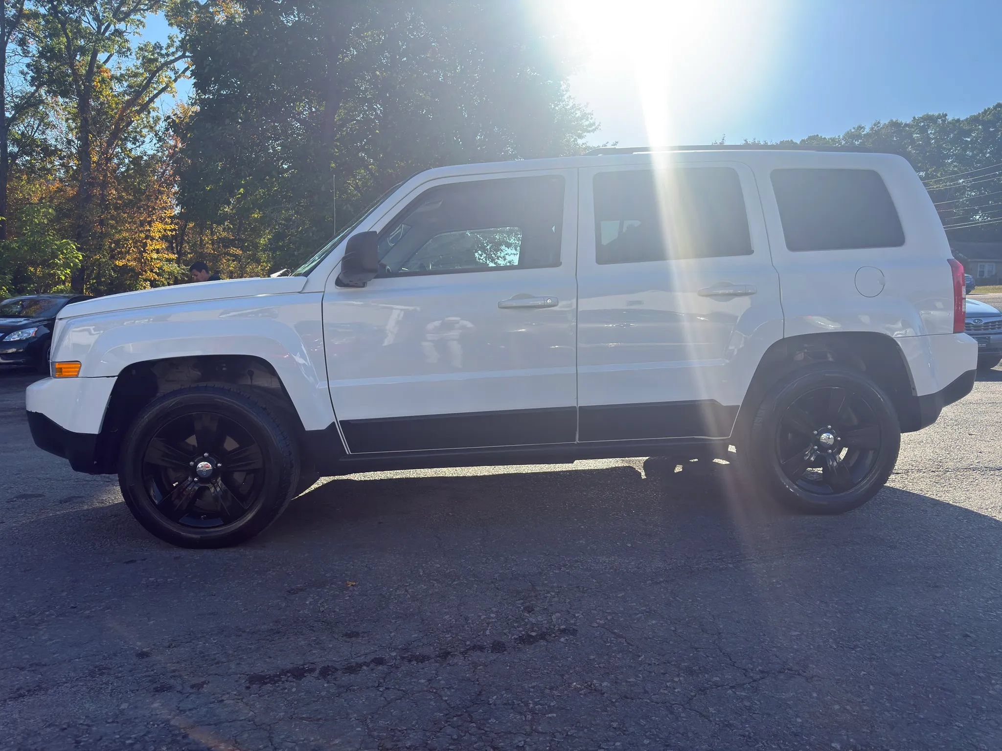 Used 2016 Jeep Patriot Latitude AWD/4WD image 4