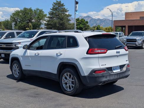 Used 2018 Jeep Cherokee Latitude w/ Cold Weather Group AWD/4WD image 7