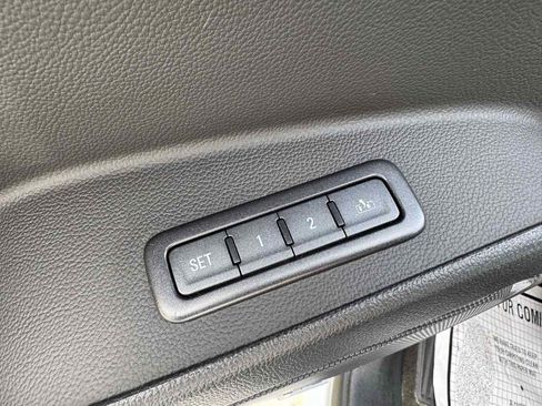 Used 2017 GMC Yukon SLT image 16