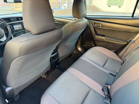 Used 2018 Toyota Corolla LE FWD image 13