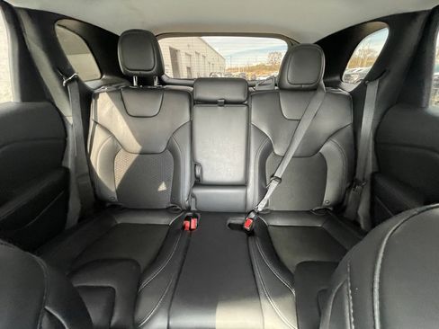 Used 2019 Jeep Cherokee Latitude Plus w/ Comfort/Convenience Group image 23