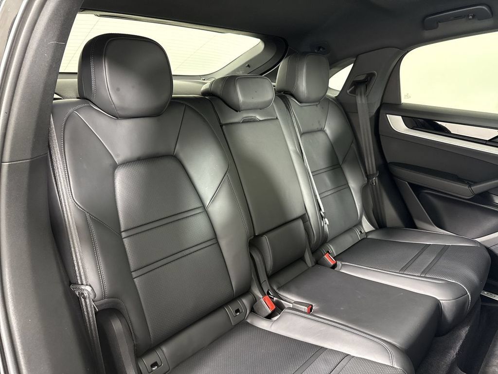 Certified 2024 Porsche Cayenne Coupe AWD/4WD image 22