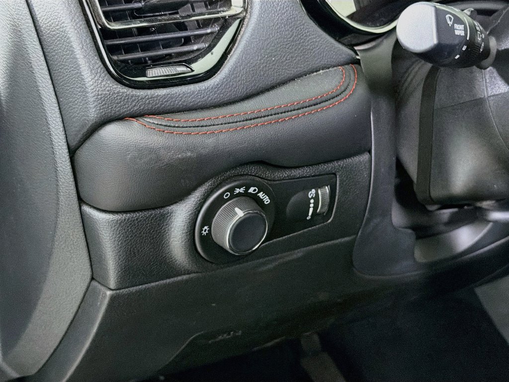 Used 2025 Dodge Durango GT RWD image 13