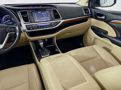 Used 2018 Toyota Highlander Limited image 23