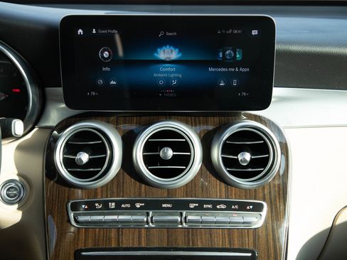Used 2020 Mercedes-Benz GLC 300 4MATIC image 13