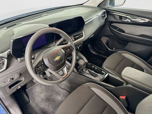 Used 2024 Chevrolet TrailBlazer LS w/ LS Convenience Package AWD/4WD image 11