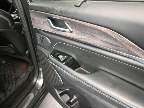 Used 2024 Jeep Grand Cherokee Overland w/ Luxury Tech Group IV AWD/4WD image 21