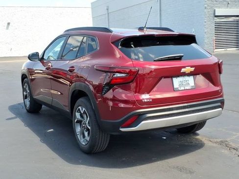 Used 2025 Chevrolet Trax LT w/ Driver Confidence Package FWD image 5