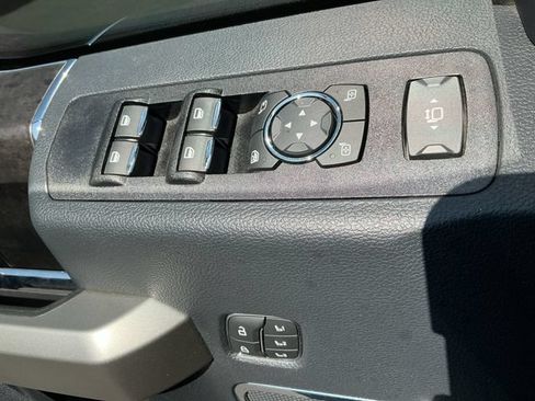 Used 2022 Ford F250 Lariat w/ Black Appearance Package AWD/4WD image 12
