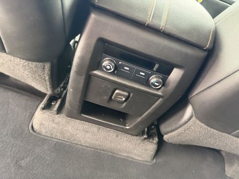 Used 2020 Chevrolet Traverse LT image 13