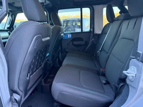 Used 2022 Jeep Wrangler Unlimited Rubicon 4xe w/ Cold Weather Group AWD/4WD image 12