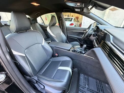 Used 2025 Toyota Camry SE FWD image 37