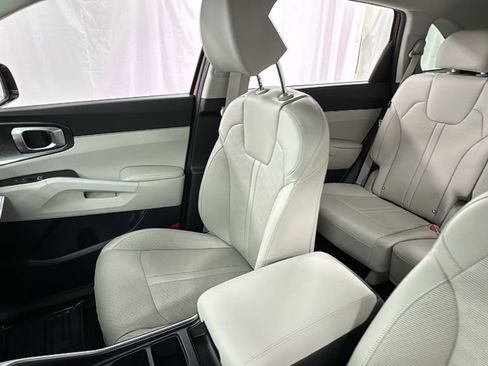 Used 2025 Kia Sorento S image 13
