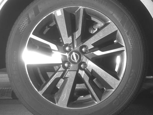 Used 2025 Nissan Versa SV FWD image 15