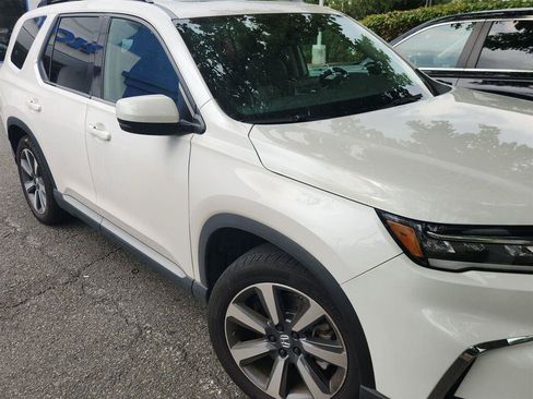 Used 2025 Honda Pilot Touring image 2