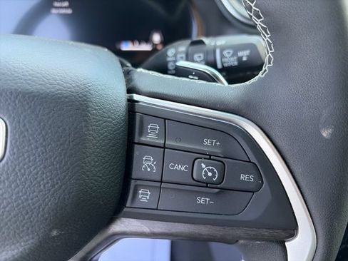 Used 2025 Jeep Grand Cherokee L Limited AWD/4WD image 13