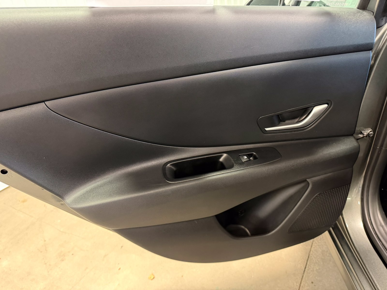 Certified 2024 Hyundai Elantra SE FWD image 30