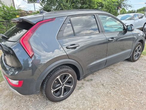 Used 2025 Kia Niro LX FWD image 3