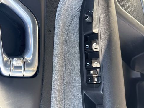 Used 2025 Jeep Compass Latitude w/ Sun & Sound Group image 17