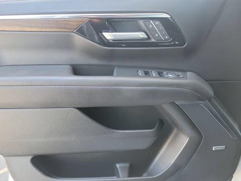 Certified 2026 Chevrolet Suburban High Country AWD/4WD image 19