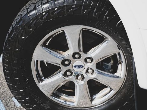 Used 2019 Ford F150 Lariat image 3