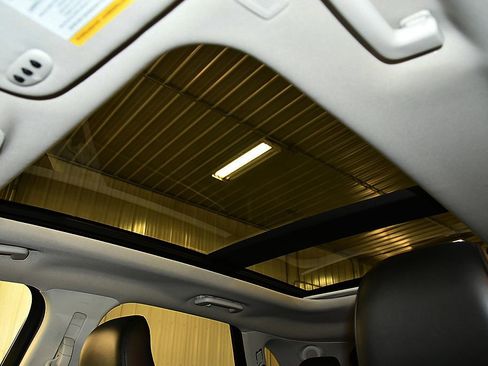 Used 2022 Ford Edge Titanium w/ Equipment Group 301A AWD/4WD image 29