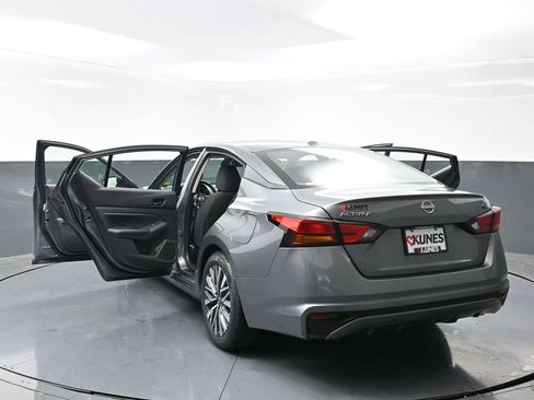 Used 2024 Nissan Altima 2.5 SV image 61