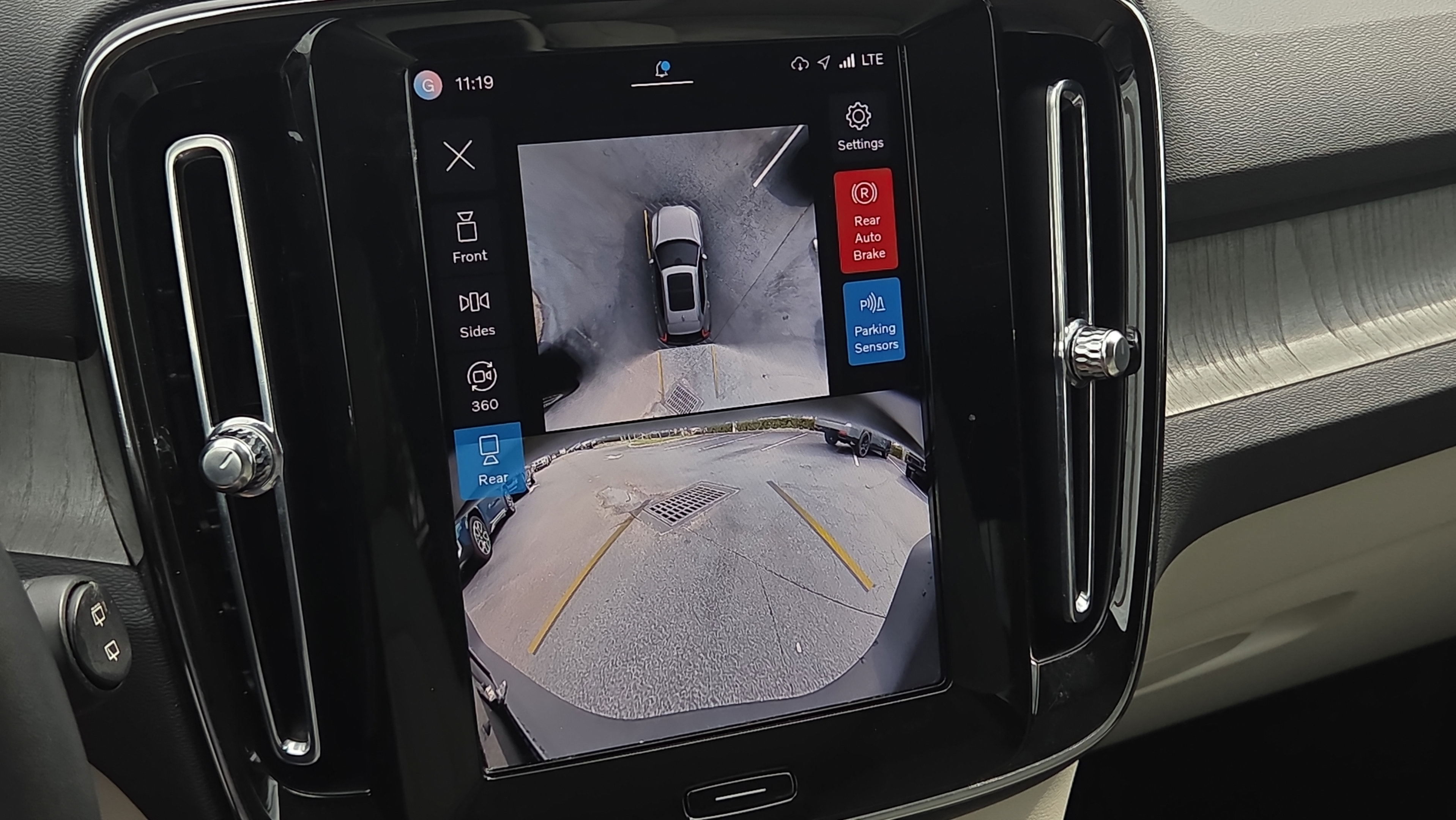 Used 2024 Volvo XC40 B5 Ultimate AWD/4WD image 28