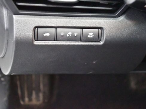 Used 2025 Nissan Altima 2.5 SV FWD image 13