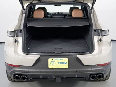 Used 2025 Porsche Cayenne E-Hybrid image 10