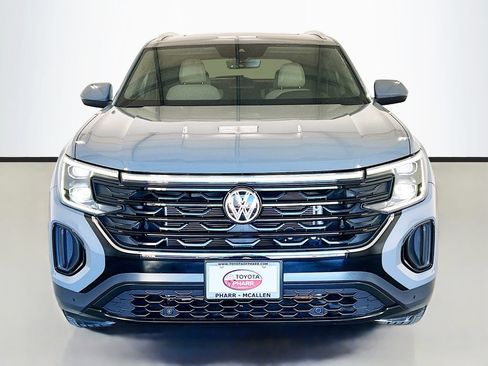 Used 2025 Volkswagen Atlas Cross Sport SE FWD image 2