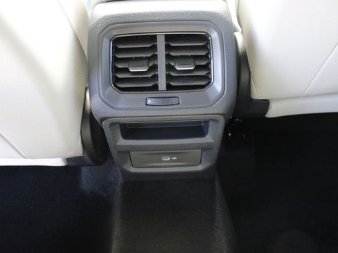 New 2025 Volkswagen Taos SE image 18