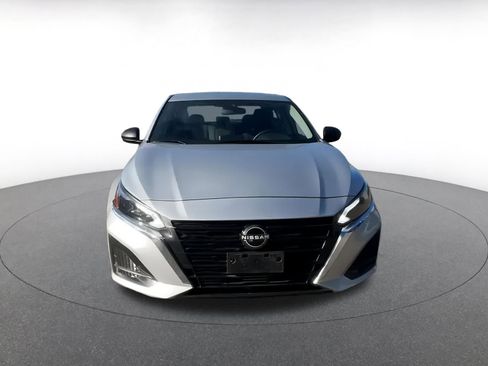 Used 2024 Nissan Altima 2.5 SV image 4