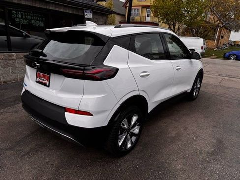 Used 2022 Chevrolet Bolt EUV LT w/ Convenience Package FWD image 6