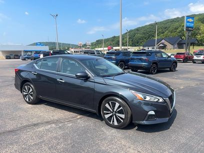 Used 2022 Nissan Altima 2.5 SV w/ SV Premium Package