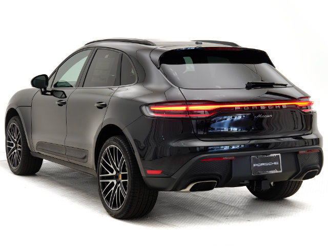 Certified 2026 Porsche Macan AWD/4WD image 3