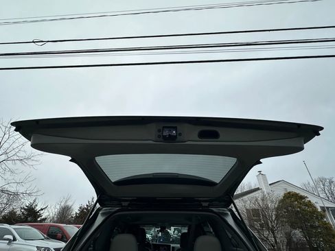 Used 2020 Toyota Sienna L image 33