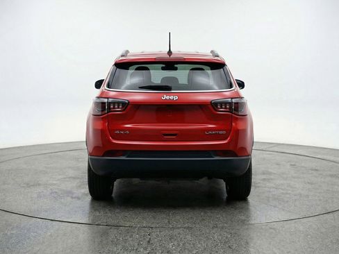 Used 2025 Jeep Compass Latitude image 7